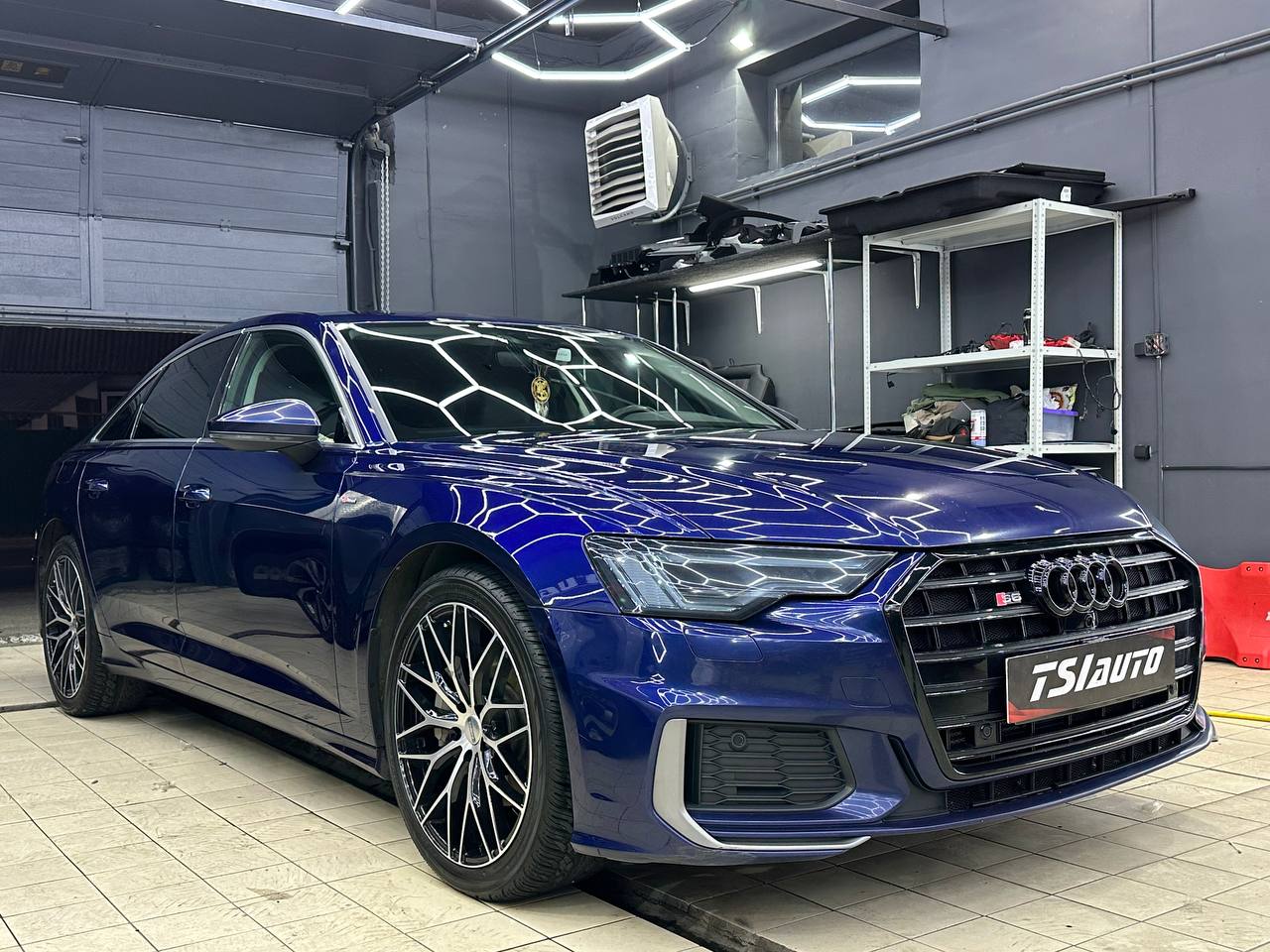 Химчистка салона Audi S6 в Алматы