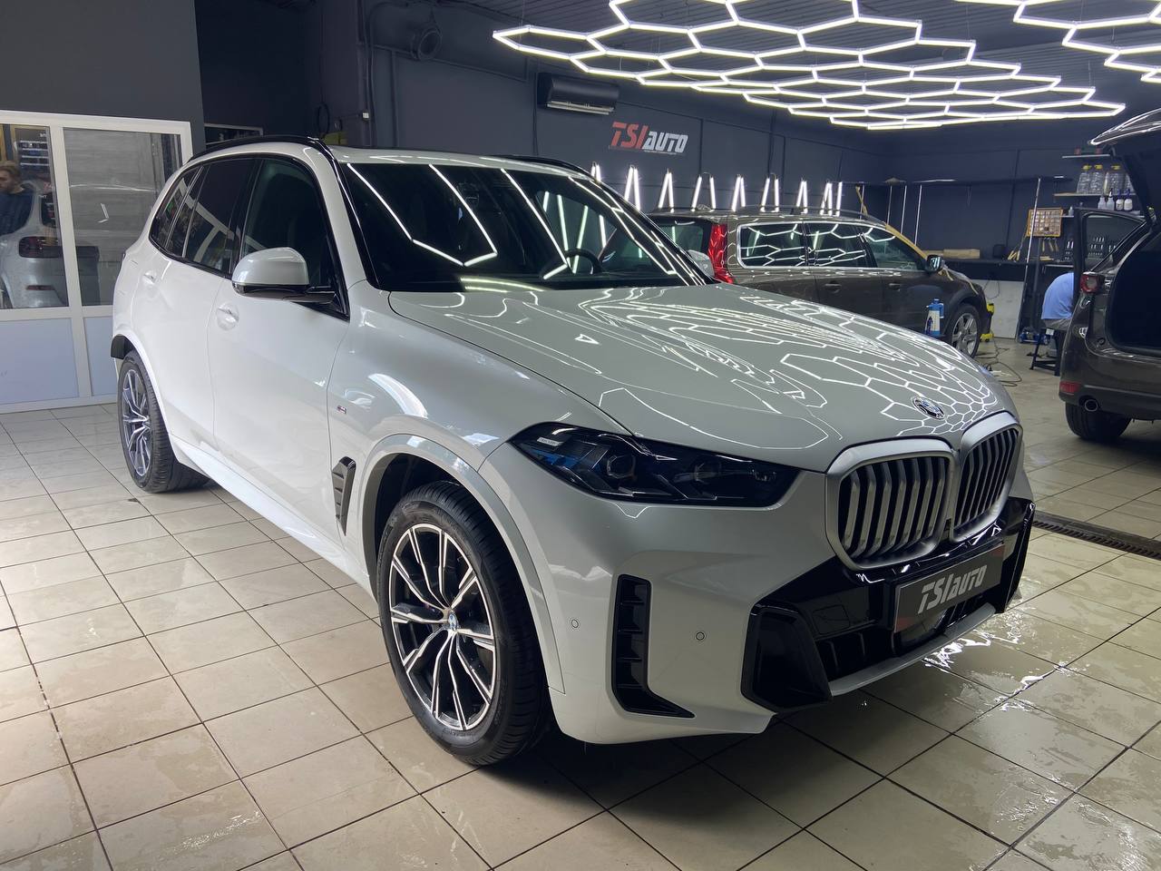 BMW X5 G05 оклейка пленкой в Алматы