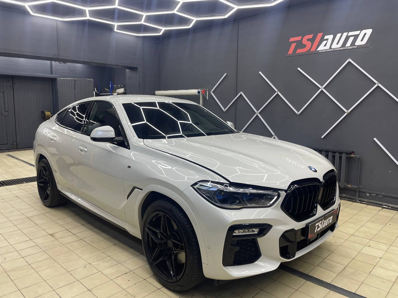 Шумоизоляция BMW X6 в Алматы