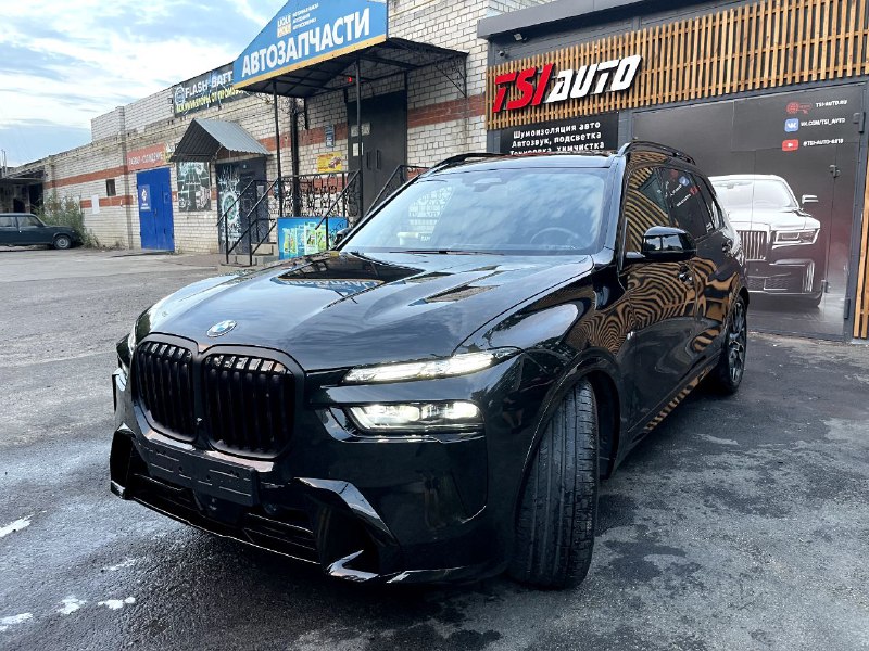 Оклейка бронепленкой BMW X7 в Алматы