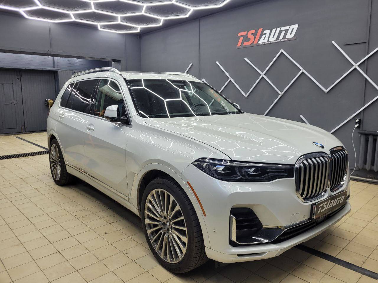 Шумоизоляция BMW X7 в Алматы