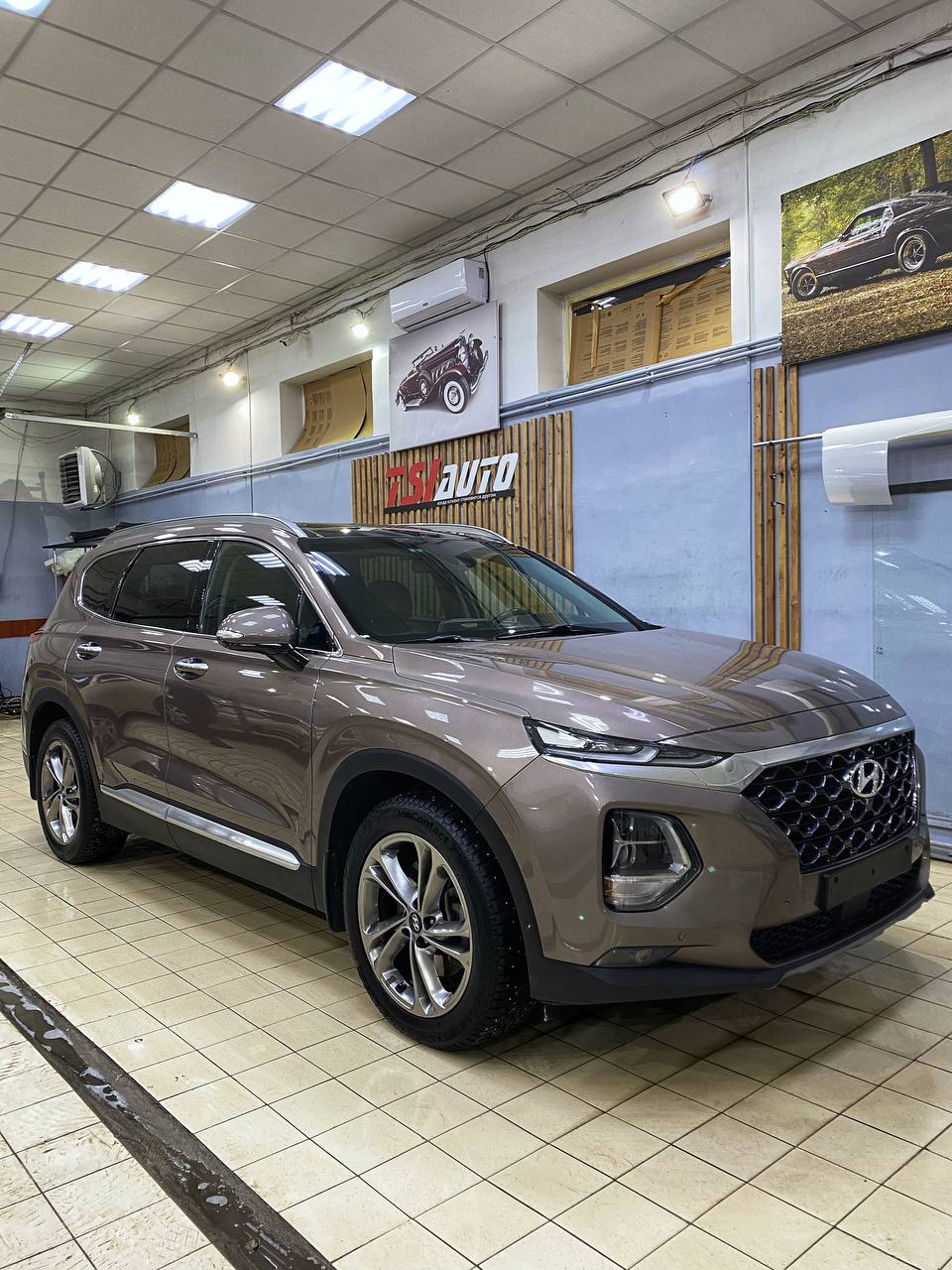 Hyundai Santa Fe оклейка фар бронепленкой в Алматы