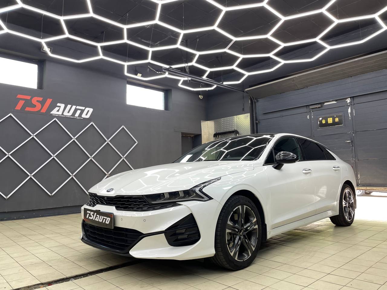 Химчистка KIA K5 и мойка двигателя в Алматы