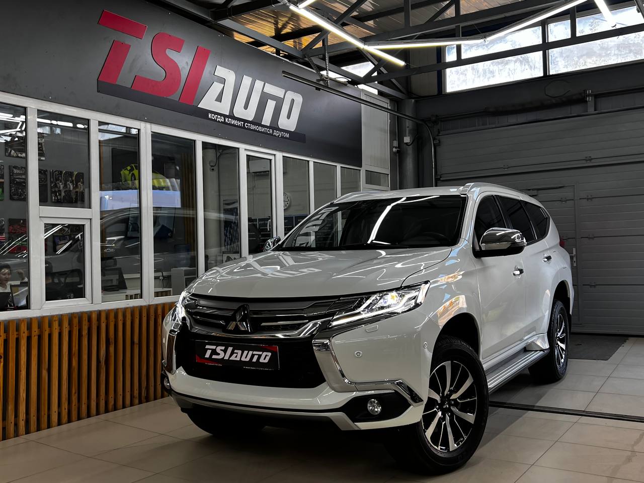 Оклейка полиуретановой пленкой Mitsubishi Pajero в Алматы