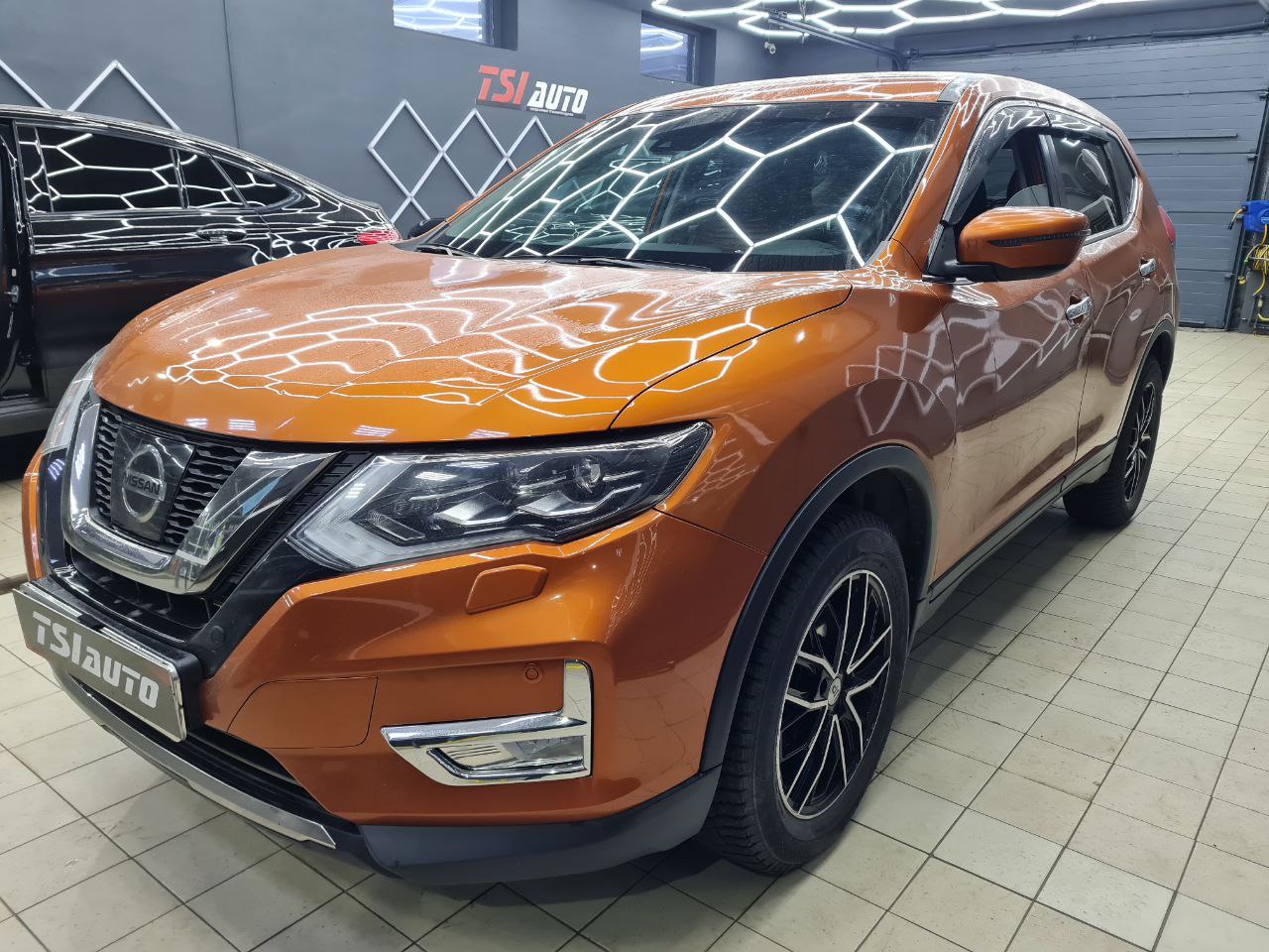 Установка ГУ с камерой заднего вида Nissan X-Trail в Алматы