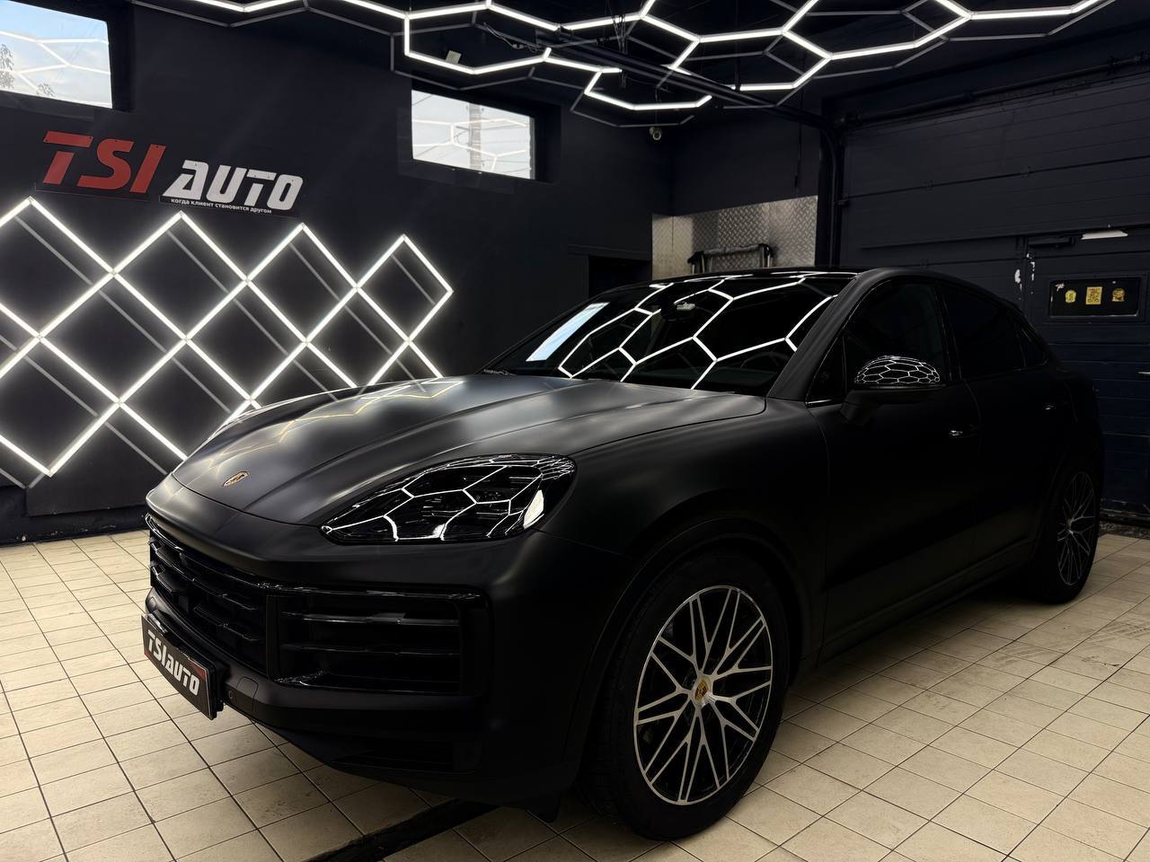 Оклейка Porsche Cayenne защитной пленкой фото и цены