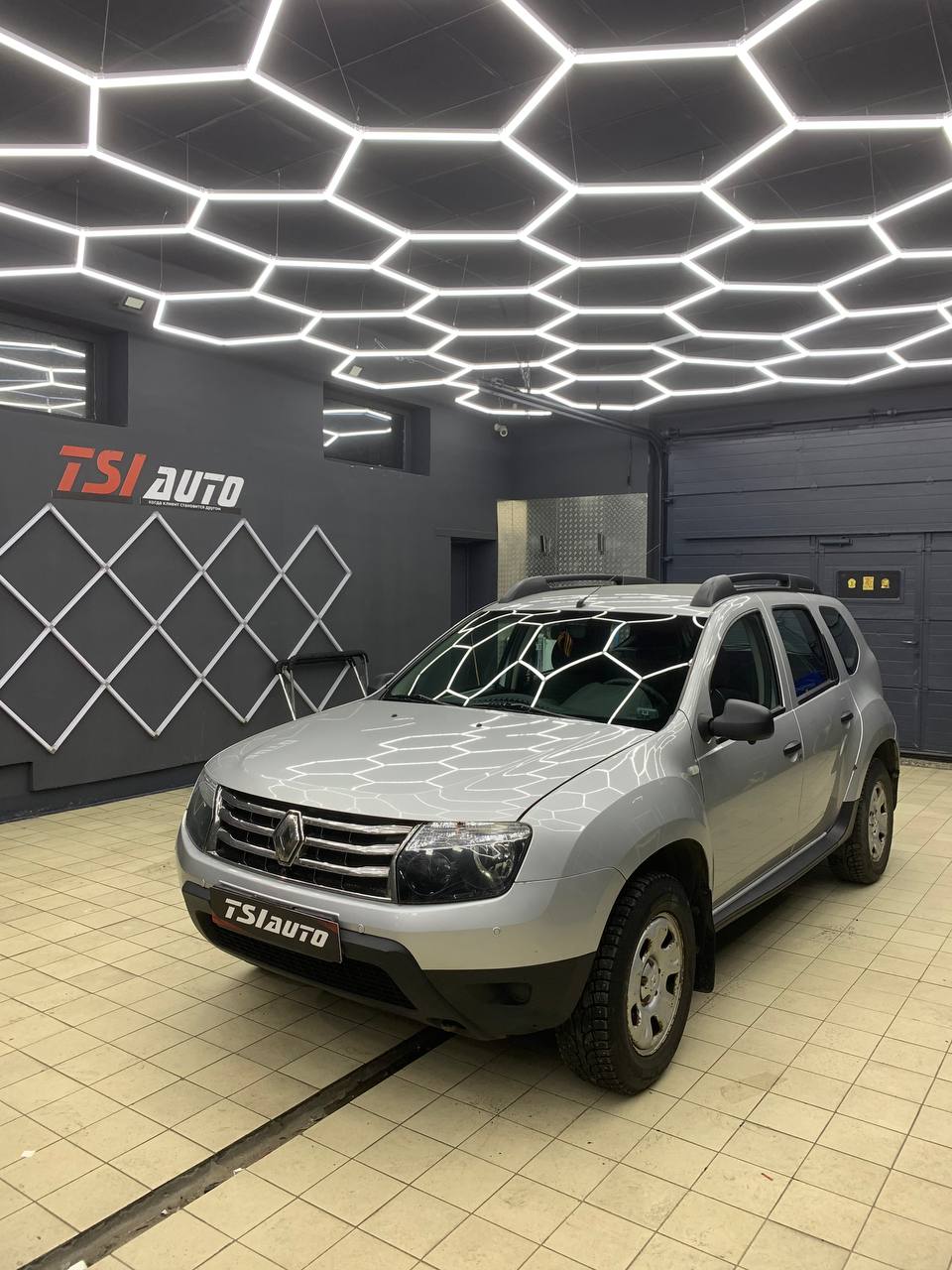 Renault Duster установка ГУ с круговым обзором в Алматы