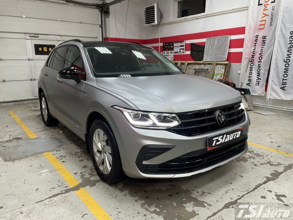 Нанесение защитной матовой бронепленки на VW Tiguan 2 в Алматы