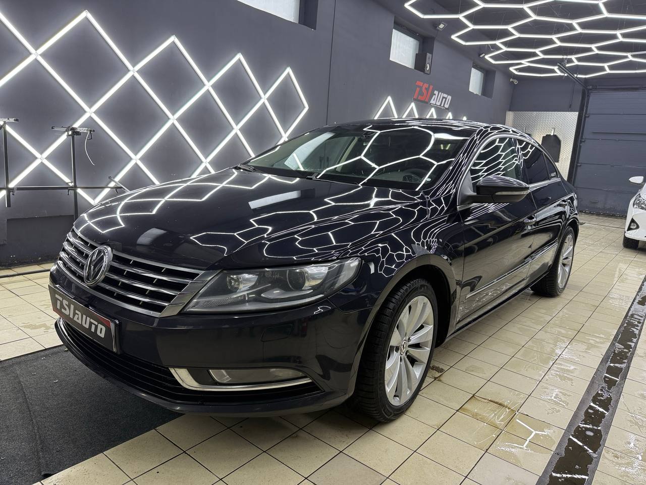 Тонировка фонарей Volkswagen Passat CC в Алматы