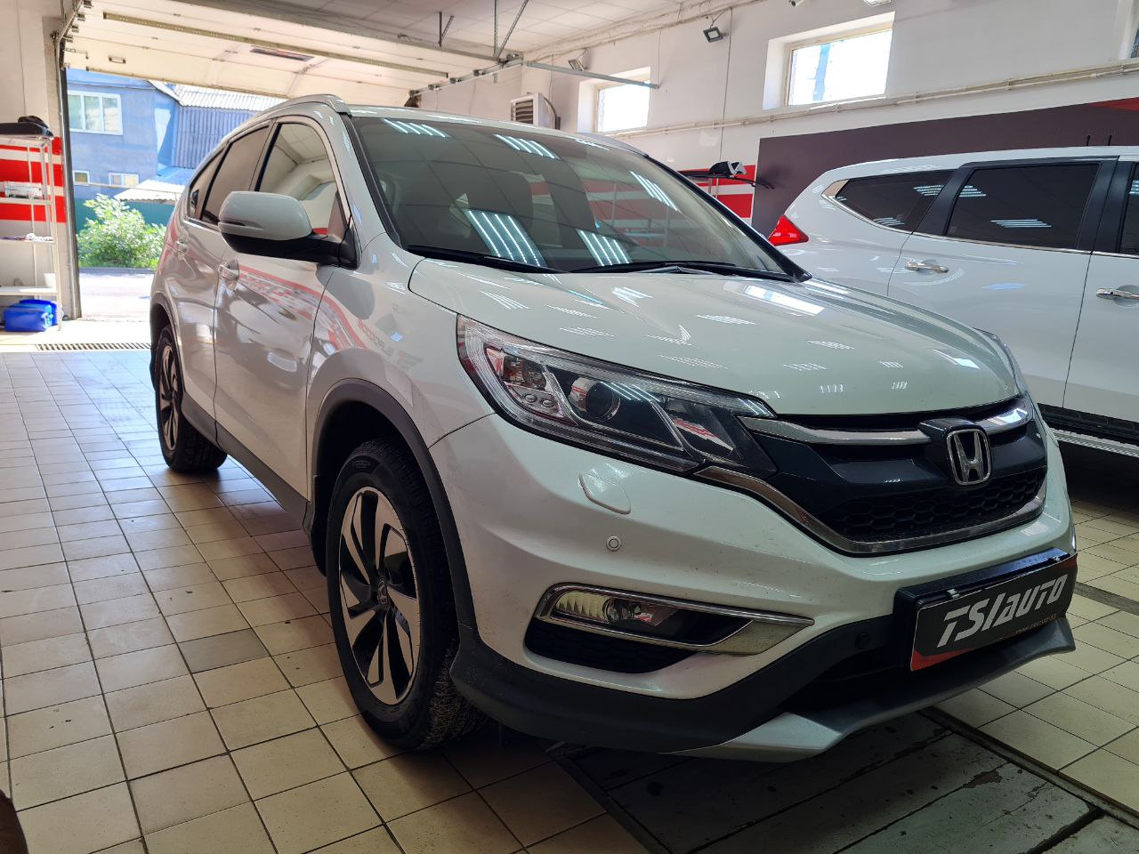 Правильная шумоизоляция Honda CR-V 5 в Алматы 