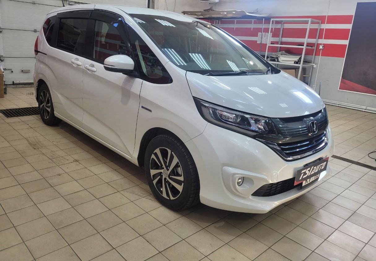 Шумоизоляция Honda Freed в Алматы в пакете Элит Премиум