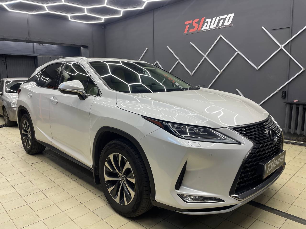 Химчистка Lexus RX 300 в Алматы