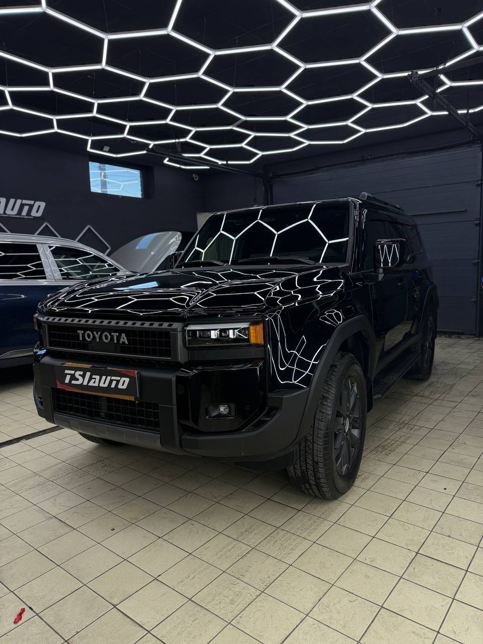 Полная оклейка пленкой Toyota Land Cruiser Prado 250 в Алматы