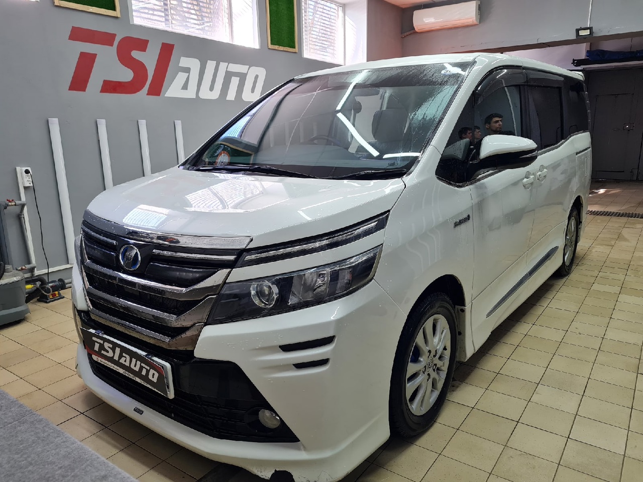 Шумоизоляция Toyota Voxy в Алматы